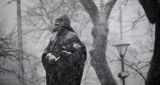 Климатолог съветва: Вадете зимните дрехи, зимата ни връхлита!