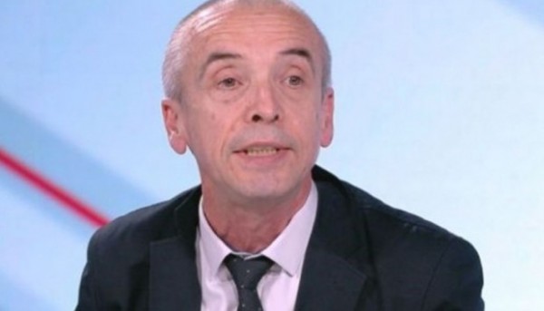 Мангъров: Не бих се ваксинирал сега, а след 5-10 години, рисковете са огромни