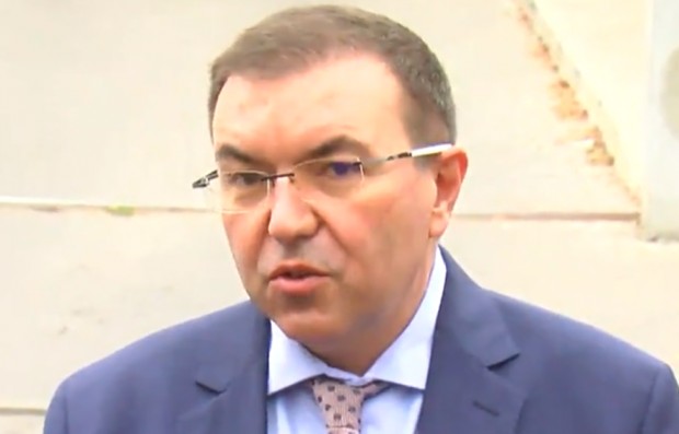 Здравният министър обяви кога всички ученици преминават към дистанционно обучение!