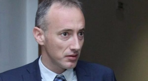 Ново! Удължават учебната година за част от учениците!