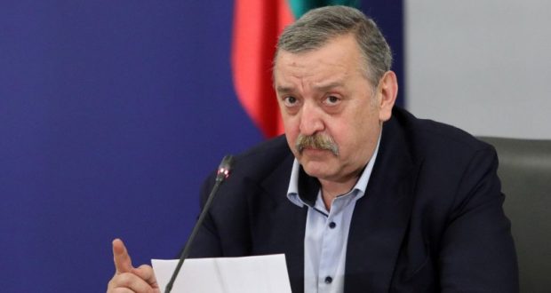 Кантарджиев обяви: Руската ваксина е много добра, но няма как да ползваме нея!