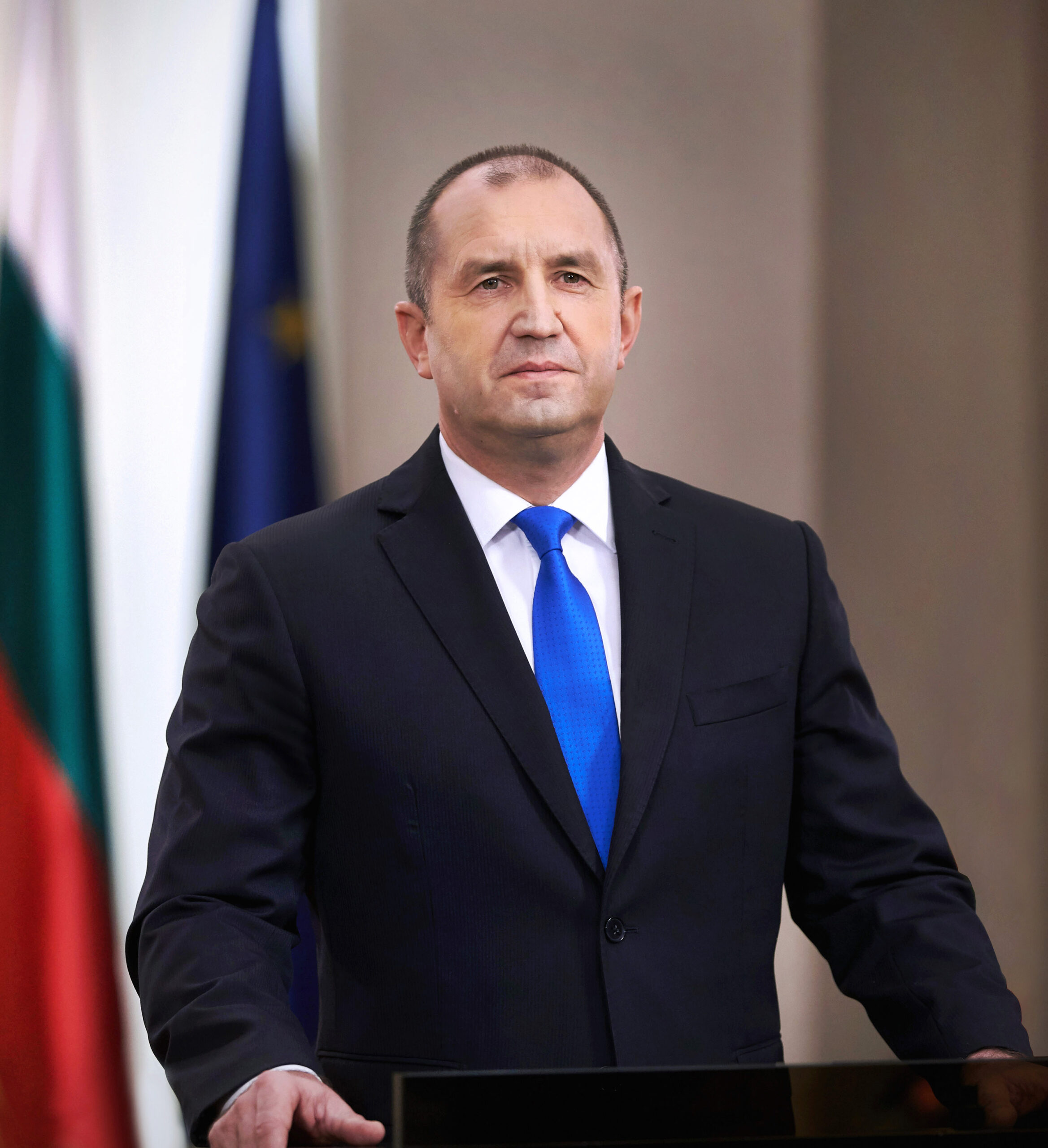 БСП се отрече от Румен Радев, посочи новият си президент