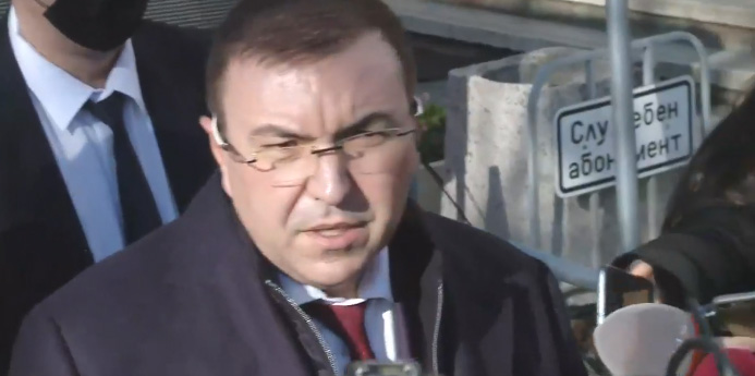 Здравният министър пусна нова заповед, ваксинацията започва в неделя