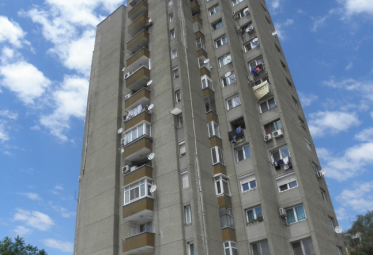 Чудо: 12-годишно момиче оцеля след падане от 18-ия етаж, кръщават го в манастир „Свети Мина“