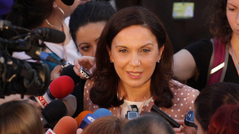 Антония Първанова: Като манипулират общественото мнение, поне да избираха по-умни говорители