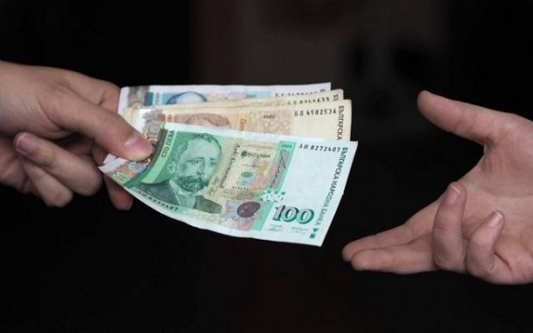 Чиновници без бонуси за ЧНГ, но пък съдии, прокурори – с по 3 на калпак