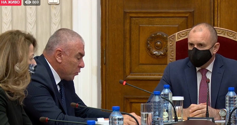 Марешки нападна президента Радев: Вие бетонирахте ГЕРБ на власт и изкарахте мутрите на площада