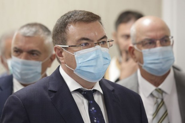 Министър Ангелов: Хвърляме маските при 70% ваксинирани българи