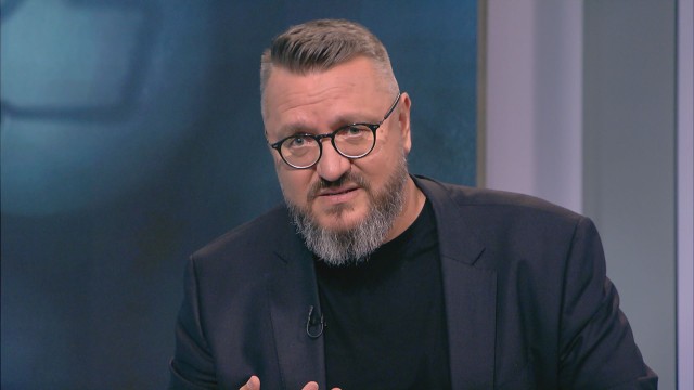 Мартин Карбовски: Запитвали ли сте се защо плюят Радев!?