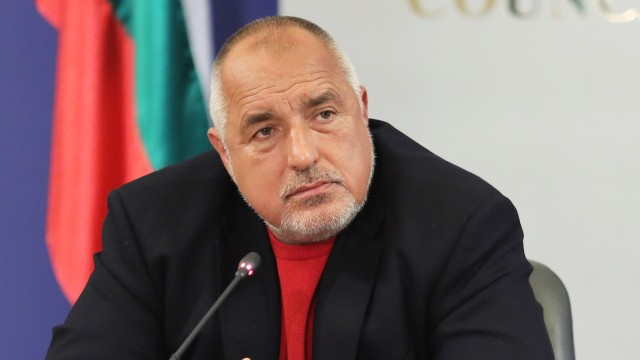 Борисов се включи непланирано и нанесе жесток удар на Румен Радев по телевизията