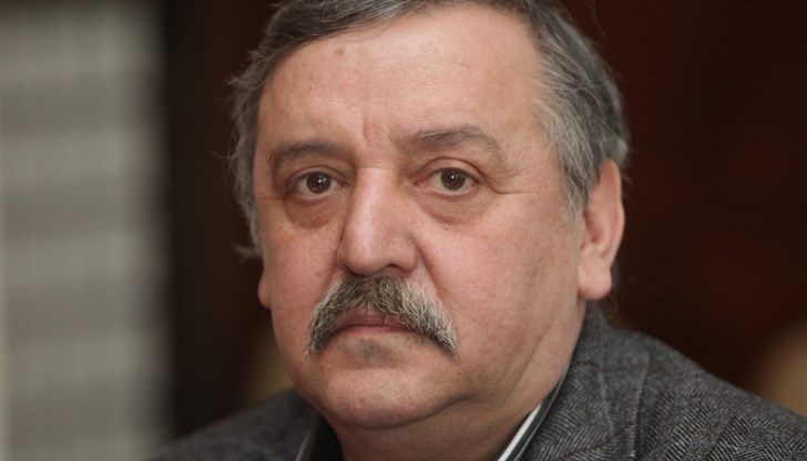 Проф. Кантарджиев загуби жена си, не каза на никого