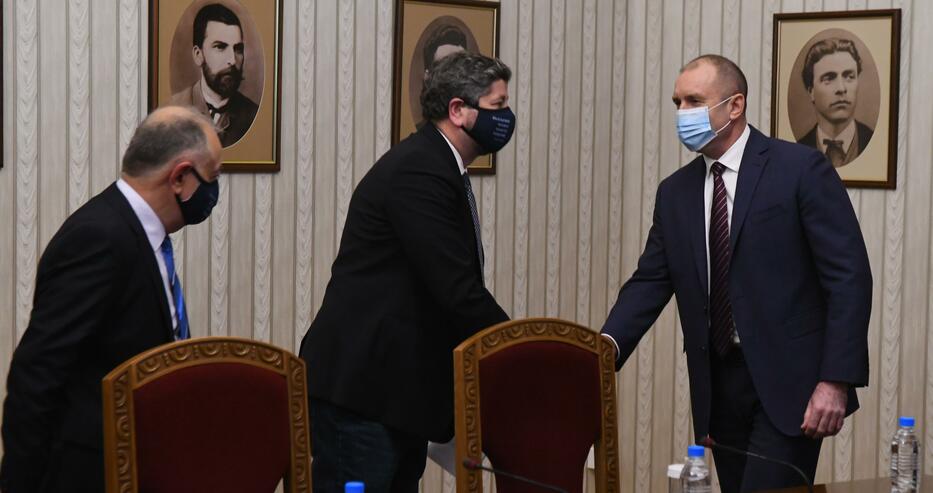 Румен Радев: Броенето на гласовете трябва да се излъчва онлайн