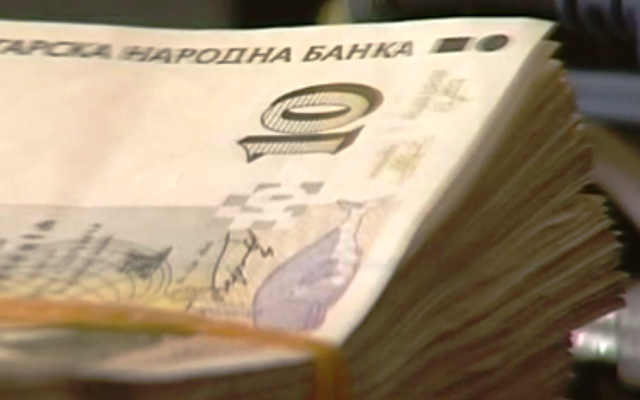 Средната заплата става 1000 евро, 1600 лв ще взима продавачка!