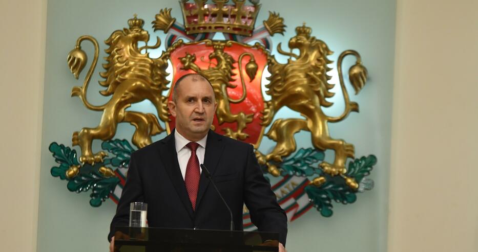 Радев: Задкулисието готви ново правителство