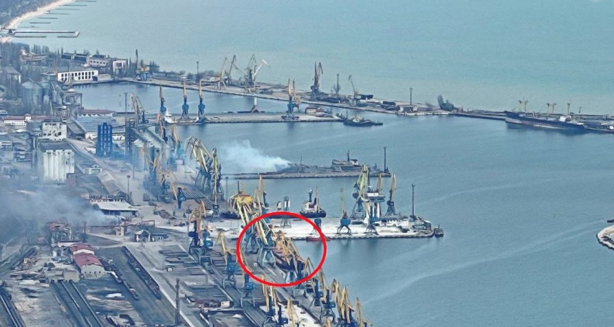 Най-накрая! 14 български моряци са евакуирани от "Царевна"