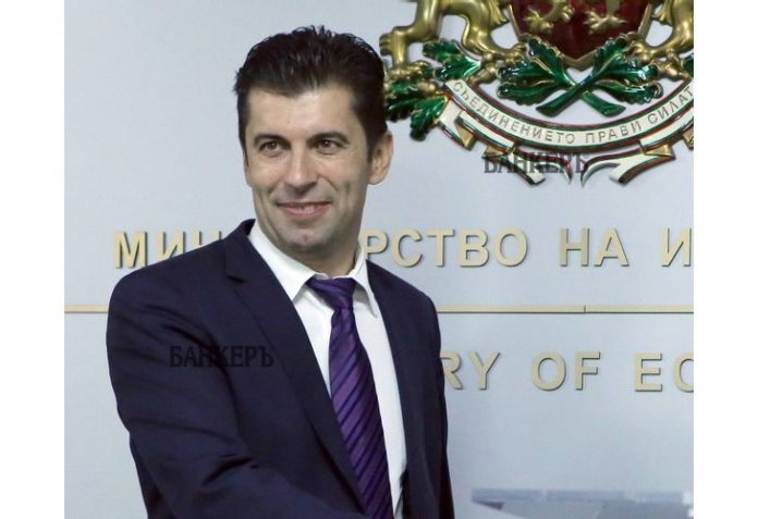 Кирил Петков: Очаквам КЗК да установи дали има картелни споразумения за високите цени, които потребителите плащат на бензиностанциите СНИМКА