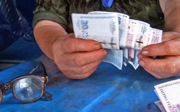 Тези пенсии ще се увеличат с още около 300 лв. от октомври