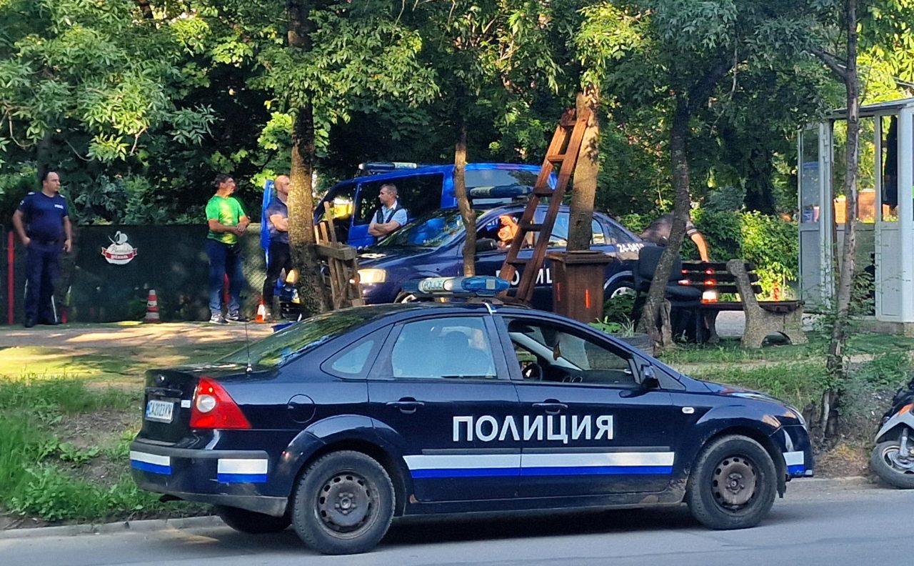 Настръхващо! Младо момче потъна вдън земя, всички го издирват