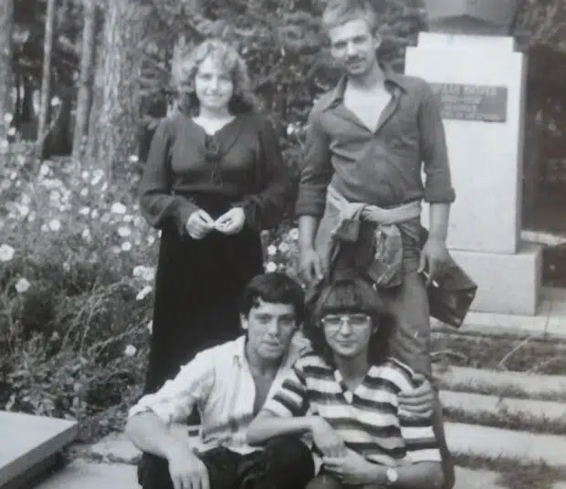 Със снимка от 1980 г. жена търси приятел от миналото
