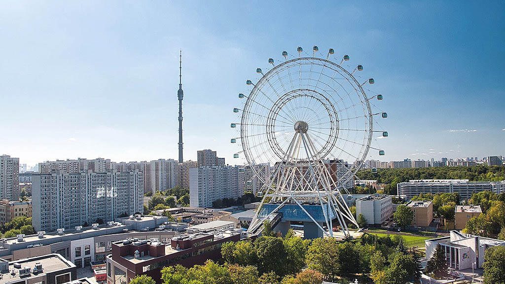 Най-голямото в Европа виенското колело в Москва спря да работи още при първото пускане