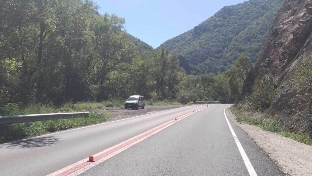 Вандали изрязаха 11 от ограничителните колчета в Кресненското дефиле