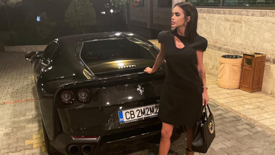Върхът на унижението: Мария е като конче от емблема! Певицата се надува, а е дори без средно образование!