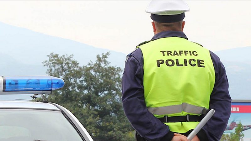 КАТ проверява за незаконни полицейски лампи