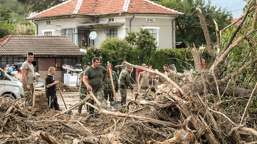 Продължава разчистването на Богдан, Каравелово и Слатина