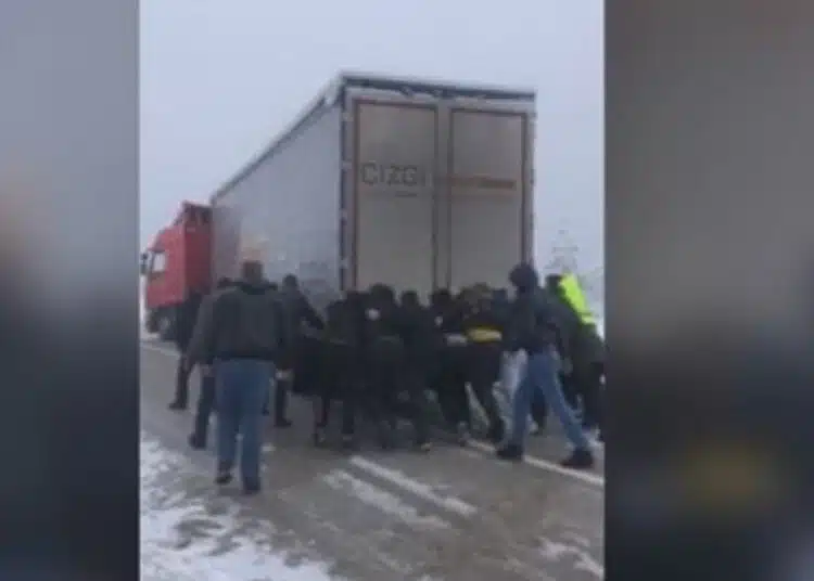 Закъсал български тираджия в Сърбия: Никъде не съм усещал такава подкрепа