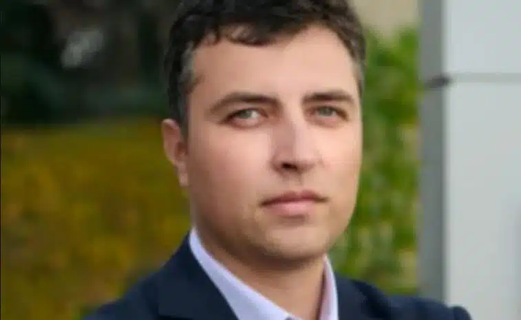 Увoлниxa шeфa нa голямата фирма, веднага след като реши да свали драстично цените на кашкавала и сиренето