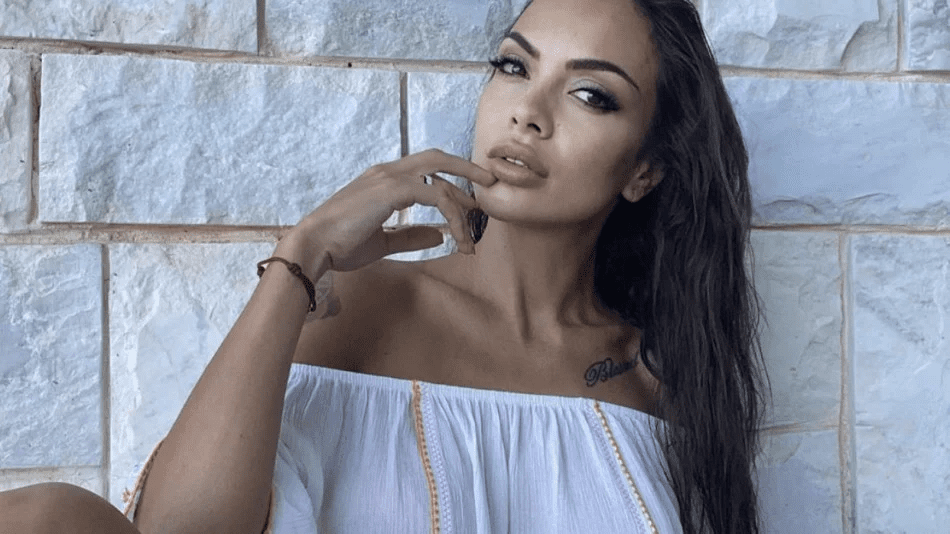 Лияна се дава за пример