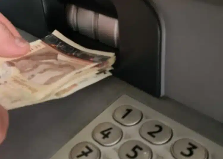 Промяна на правилата в банките: Ако плащаме или получаваме пари за тези неща, то скоро НАП ще ни погне