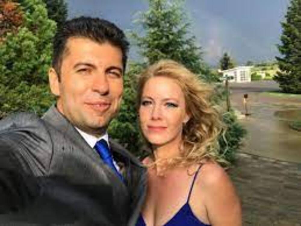 Линда го върна на Кирил Петков! Виж къде избяга канадката