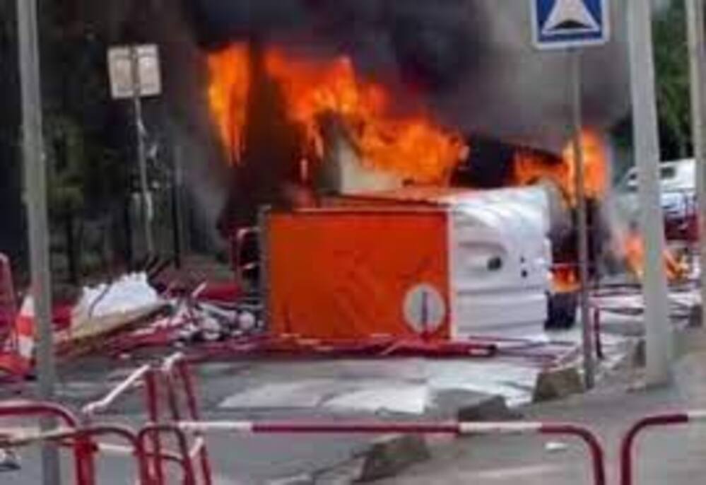 Война в Париж! Полицията стреля, протестиращи издигат барикади, палят всичко по пътя си и превземат нови квартали