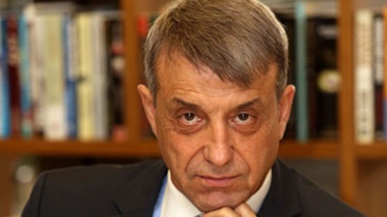 Проф. Коста Костов от Гърция: Спокойствие, чисто море, безплатни шезлонги, страхотно обслужване, безупречна кухня