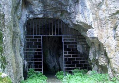Петко влезе в Мусинската пещера за съкровище с черна коса, но излезе с бели кичури и жена му припадна като го видя (СНИМКИ)