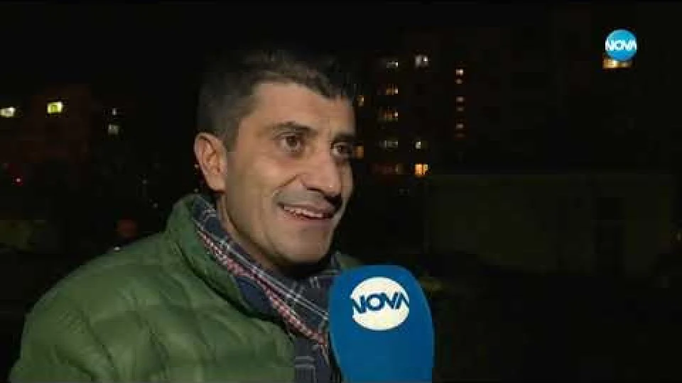 Гейове, налитайте! Жоро Игнатов си сложи устни, с които по-лесно да „възхвалява“ мъжките атрибути
