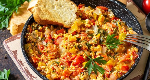 Бъркани яйца по турски – ашколсун на комшиите за тази вкусотия!