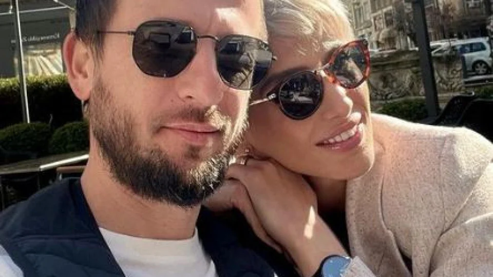 Ромина Андонова показа набъбнало коремче (Миската крие бременността си, но вече й личи