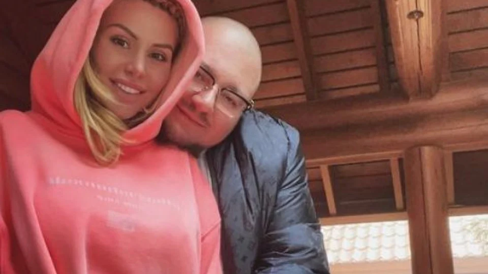 Гущерови се появиха в столичен мол като плажуваща туристка и раздърпан пенсионер