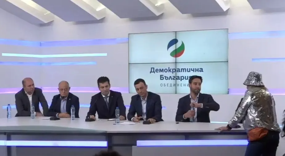 Илиана Беновска нагло се долепи до масата на Васил Терзиев и поиска нещо нечувано