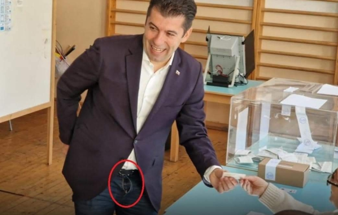 Кирил Петков с разкопчан дюкян
