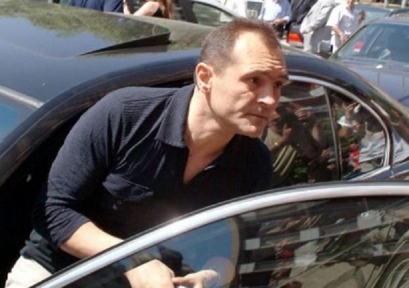 Спецполицаи нахлуха в имоти на Васил Божков