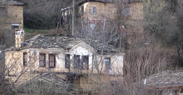 В затънтено българско село хора няма, а се върти търговия с къщи за стотици хиляди евро
