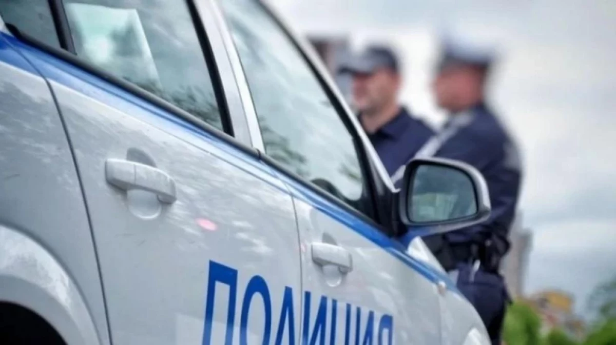 Дрогиран полицай катастрофира, докато пътува към сигнал за инцидент