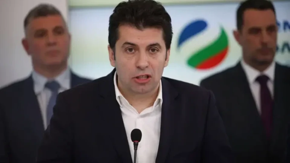 Кирил Петков трошил стъклените бутилки в НС заради Лена Бориславова