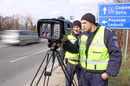 КАТ почва да крие камерите в баничарки, заради Waze?
