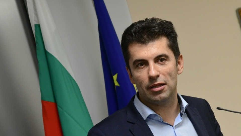 Кирил Петков се инжектира с ботокс