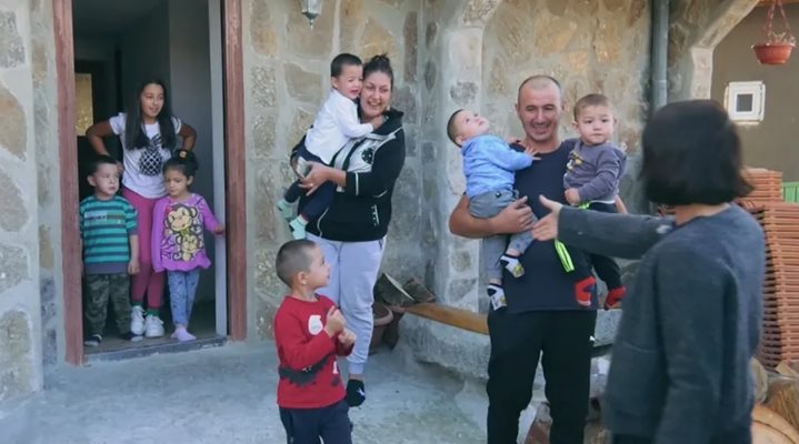 Майката на 8 деца Цвети от „Бригада Нов дом“: Нищо не ни липсва за Великден!