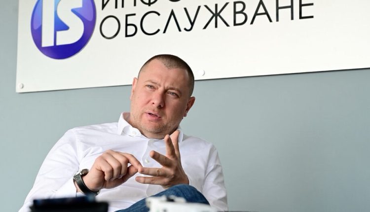 Скандал! Това ли е човекът, който фалшифицира изборите? Шефът на Информационно обслужване Ивайло Филипов давал и отнемал проценти на избрани от него партии